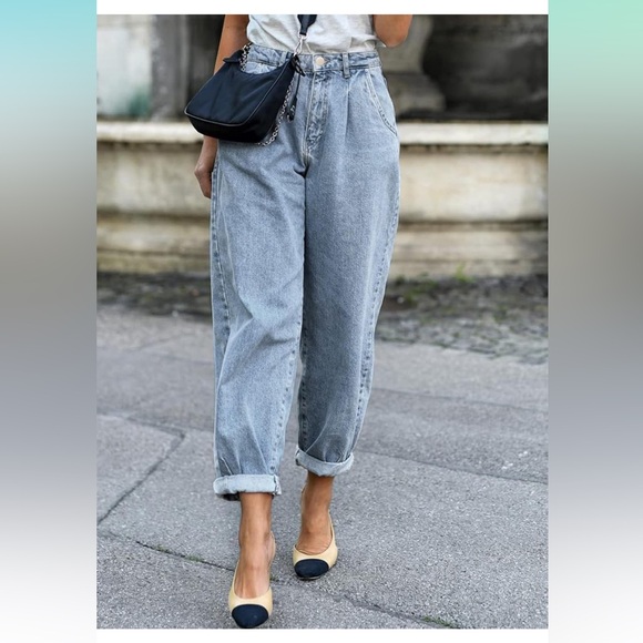 Women's Light Blue Boyfriend Jeans - Picture 5 of 15